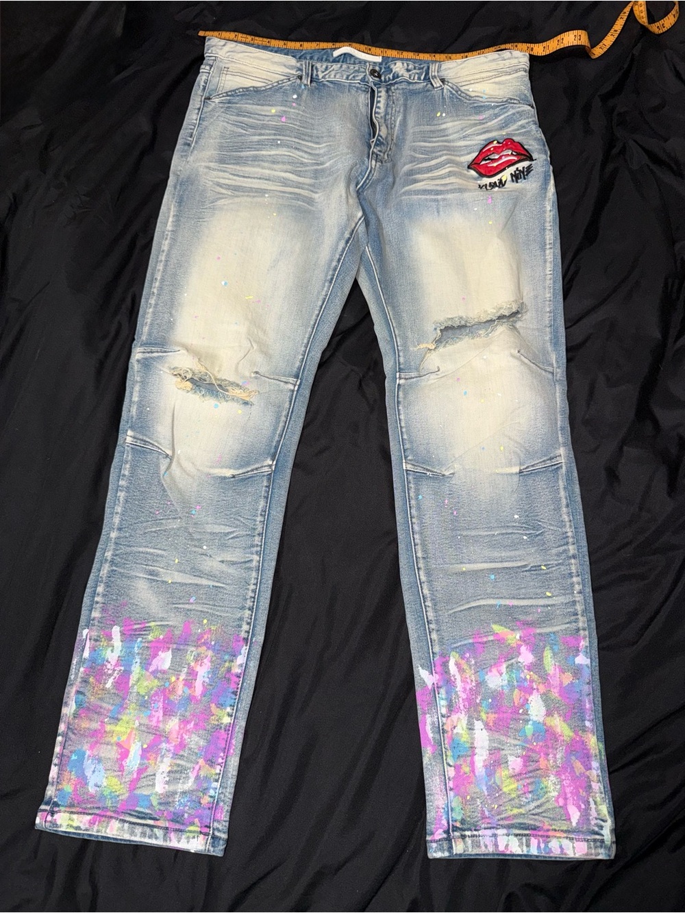 NWOT Light Wash Distressed Skinny Jeans with Paint-Splash 40x32 (40x31)